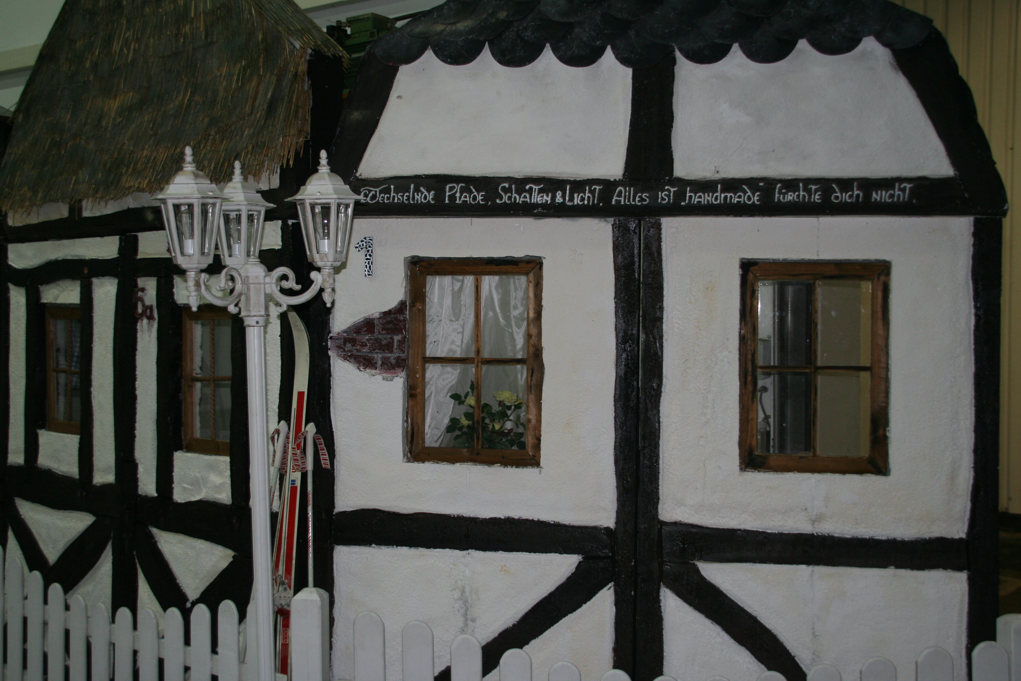 Laterne,3-flammig,  weiß "Rustikal" 230V, mit Standfuß 2,20m Höhe